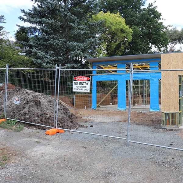 do you deliver and set up temporary fencing and what's the cost for these services in Wisconsin WI